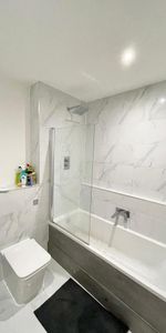 1 bedroom in a flat share to rent - Photo 4