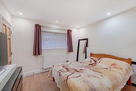 5 bedroom semi-detached house to rent - Photo 5