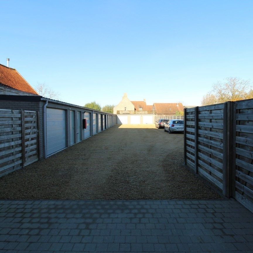 Gelijkvloers appartement met 1 slaapkamer en ruime garage te Staden - Foto 1