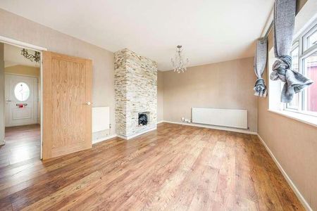 Hazeldene Gardens, Uxbridge, UB10 - Photo 2