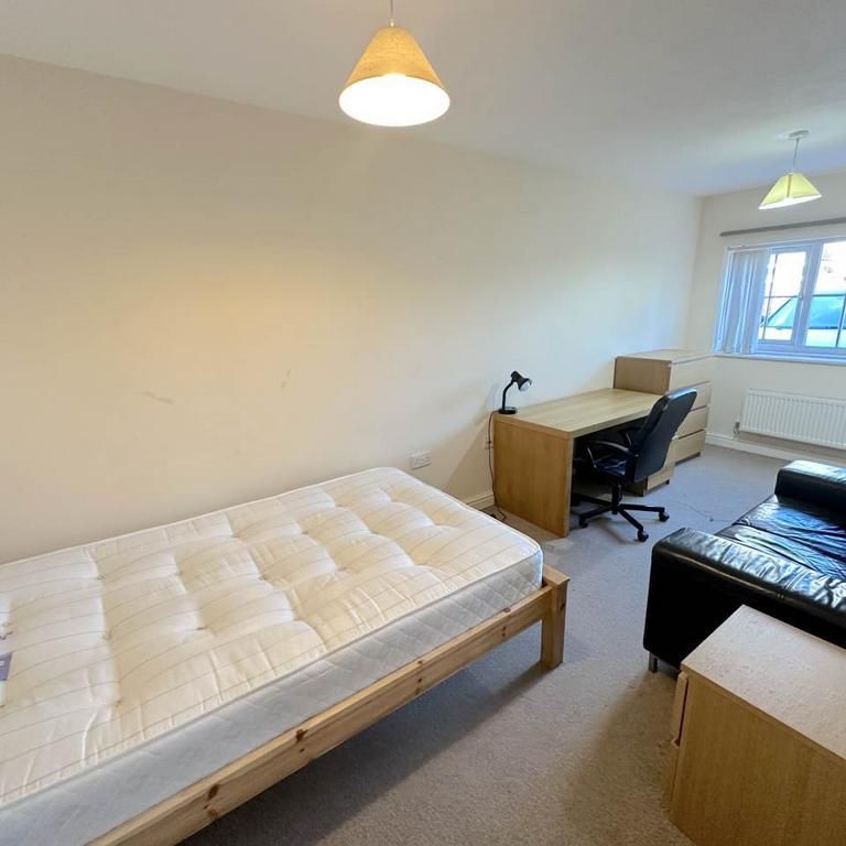 6 bedroom house to rent - Photo 1