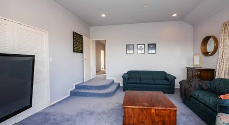 Spacious home in sought after location - Photo 5