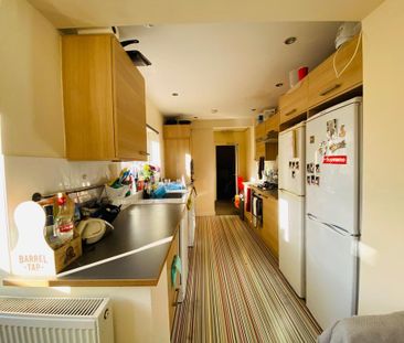 6 bedroom house to rent - Photo 1