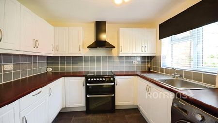 3 bedroom terraced house to rent - Photo 2