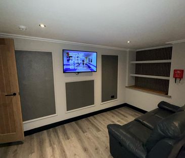 1 Bed - 4a Rosemont Road, Bramley, Leeds - LS13 - Student - Photo 2