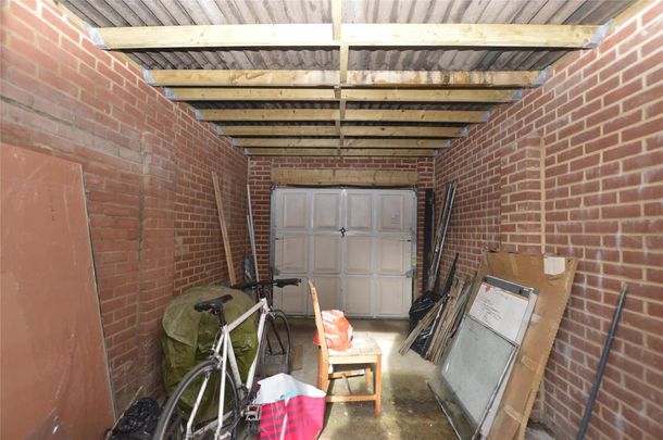 2 bedroom end of terrace house to rent - Photo 1