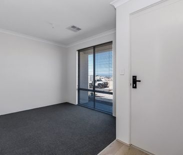 SPACE, COMFORT & CONVENIENCE | 4 BEDROOM FAMILY HOME - Photo 5