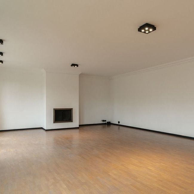 Appartement te huur in Elsene voor € 3.400 met 3 slaapkamers - Photo 1