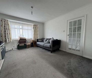 Grange Drive, Stratton, Swindon, SN3 - Photo 4
