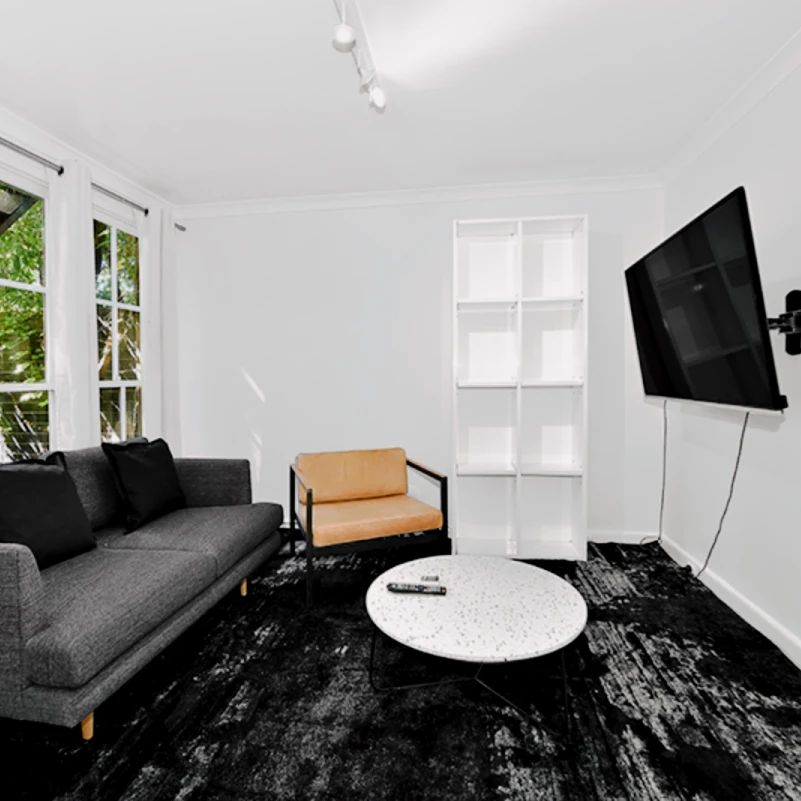 Cute 1-bedroom apartment near South Yarra Station train station - Photo 1