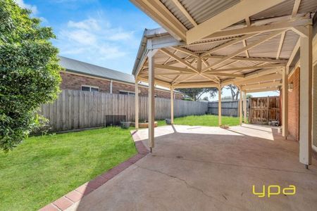 2 Buckley Way, Lynbrook - Photo 3