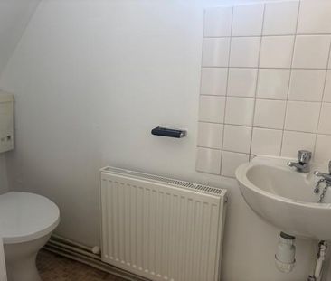 3 bedroom semi-detached house to rent - Photo 6