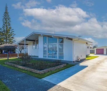 Spacious 3 Bedroom on JFK - Photo 4