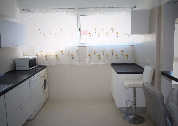 Apartamento T2 Totalmente Mobilado Cozinha Equipada Quinta do Marquês/ Oeiras