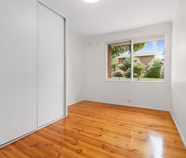 Light and Bright Three Bedroom to call Home! - Photo 1