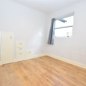 Dagnall Park, London, SE25 - Photo 2