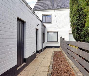 Instapklare woning met 2 slaapkamers en een garage. - Foto 2