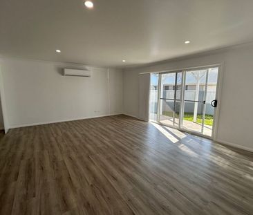 Spacious 3 Bedroom Family Home Offering Comfort, Convenience and Mo... - Photo 1