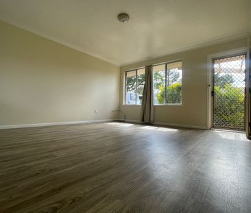 Brick 2-Bedroom Unit in Convenient Location - Photo 2