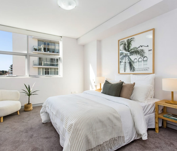 Modern 2-Bedroom Apartment with Stunning Views in Prime CBD Location - Photo 4