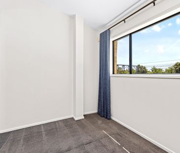 Designer townhome in a connected village setting - Photo 4