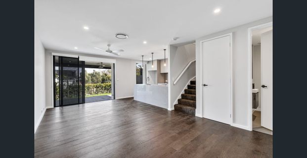 Luxurious Comfort in the Heart of Rochedale - Photo 1