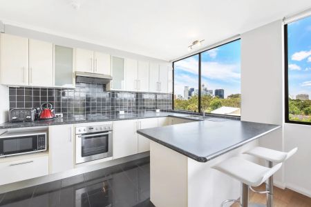 Stunning Apartment With Sweeping Views In Prime Cammeray Location - Photo 5