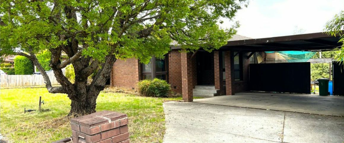 3 BEDROOM HOME IN CENTRAL NARRE WARREN - Photo 1