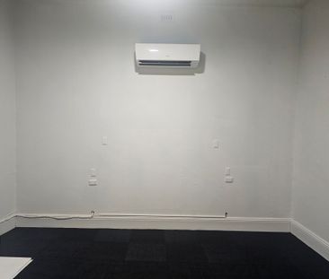 Close to City Centre - Available Now - Photo 4