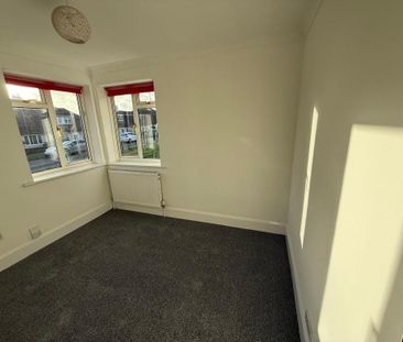 3 bedroom semi-detached bungalow to rent - Photo 4