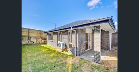 Modern Family Living in Holmview - Photo 5