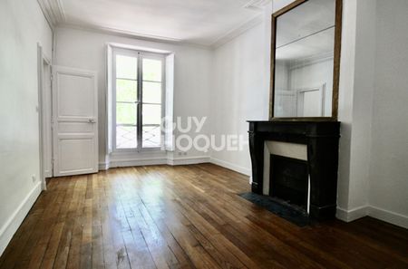 Bel Appartement ancien rénové à Versailles - Photo 2