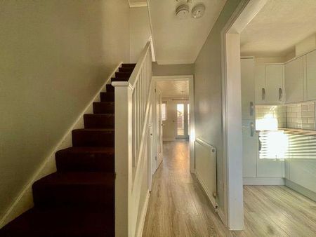 2 bedroom end of terrace house to rent - Photo 3