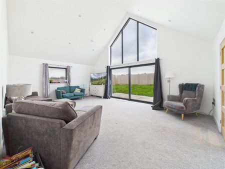 4 bedroom detached house to rent - Photo 4