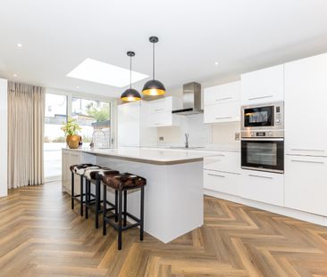 Albert Place East, Grand Canal Street, Dublin 2, D02 PE00. - Photo 2