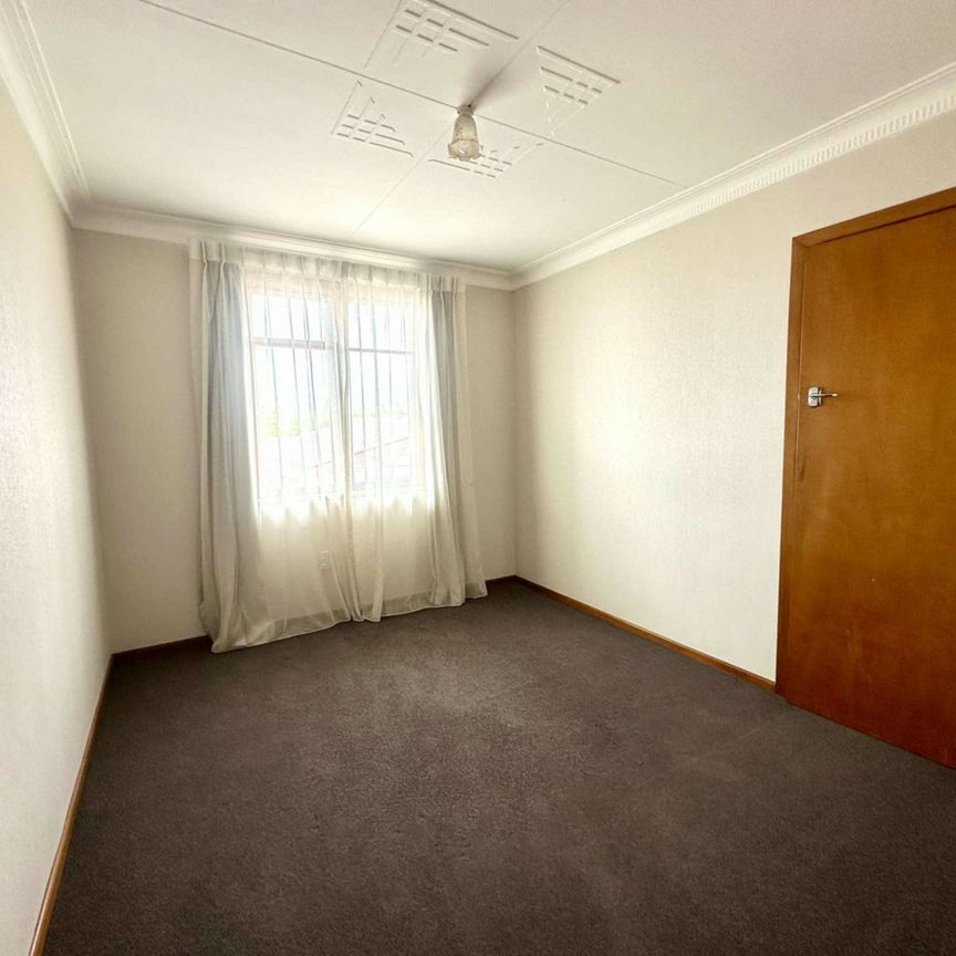 Three bedroom home - Periodic tenancy or short term - Photo 1