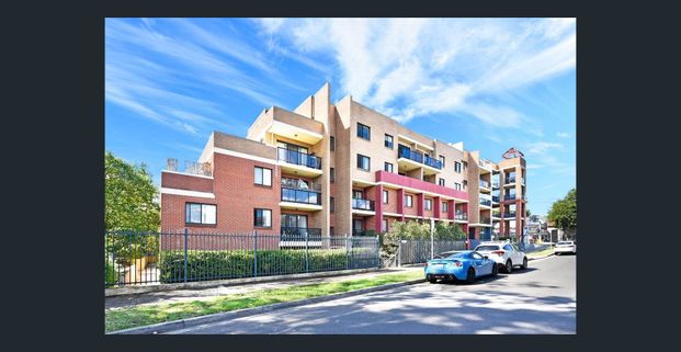 Spacious & Stylish 1-Bedroom Apartment - Photo 1