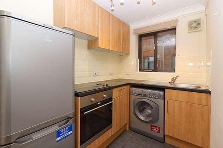 Walnut Tree - Bedroom Ground Floor Maisonette, MK7 - Photo 3