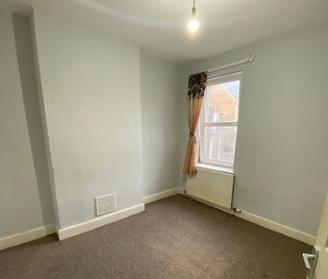 £1,600 PCM, Four Bedroom House with Enclosed Garden in Craddock Str... - Photo 4