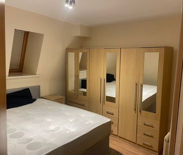 2 Bed Penthouse, Off Bath Row, B15 - Photo 4