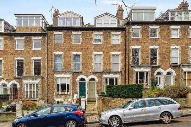 An exceptional example of a 5 bedroom period family home, in prime Hampstead village. - Photo 1