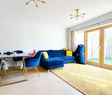 4 bedroom end of terrace house to rent - Photo 1