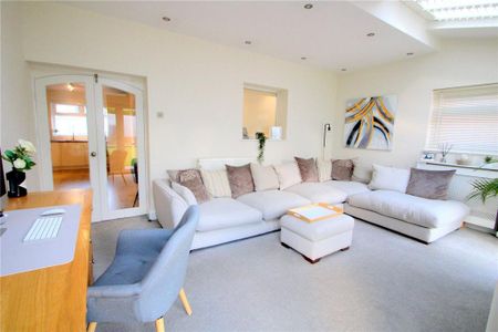 3 bedroom semi-detached house to rent - Photo 3