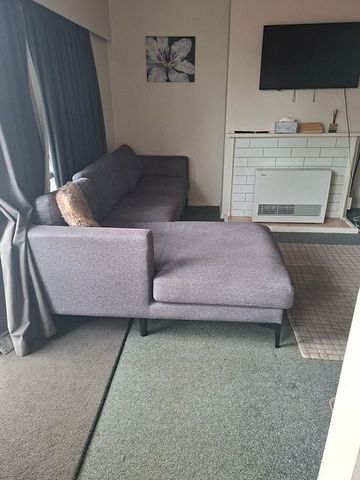 Dog friendly, Central, fully fenced, 3 bedrooms - Photo 5