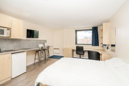 1 bedroom in a flat share to rent - Photo 5