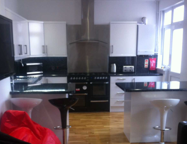 Derry Avenue - Photo 1