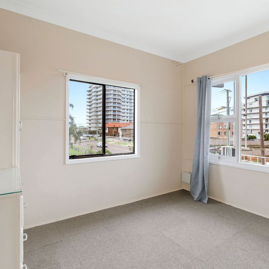 Two Bedroom Unit! - Photo 1