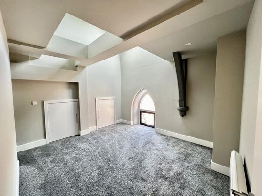 2 bedroom mews to rent - Photo 1