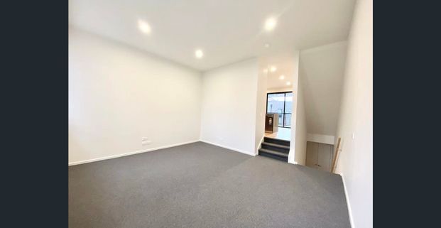 Heritage facade with High Ceilings Brand New Townhouse Ready To Move In! - Photo 1