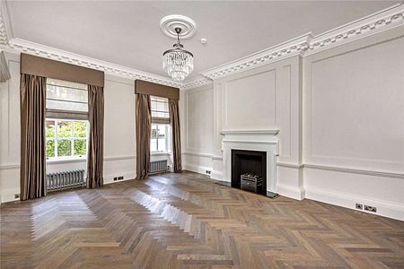 An beautifully renovated five bedroom Georgian townhouse in the heart of Richmond - Photo 3